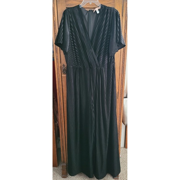Hutch Pants - Hutch Black Pleated Velvet Jumpsuit Wide Leg V-Neck Short Sleeve Plus Size 16W